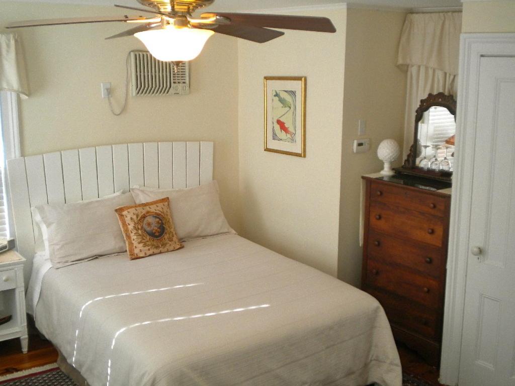 The Stirling House Waterfront Inn Greenport Quarto foto